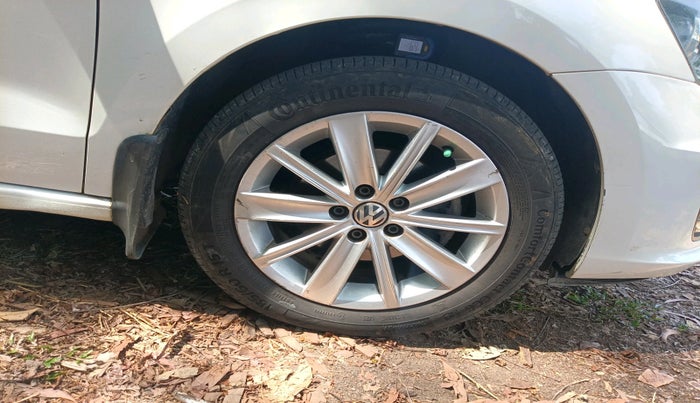 2017 Volkswagen Vento HIGHLINE DIESEL 1.5, Diesel, Manual, 1,76,097 km, tyre