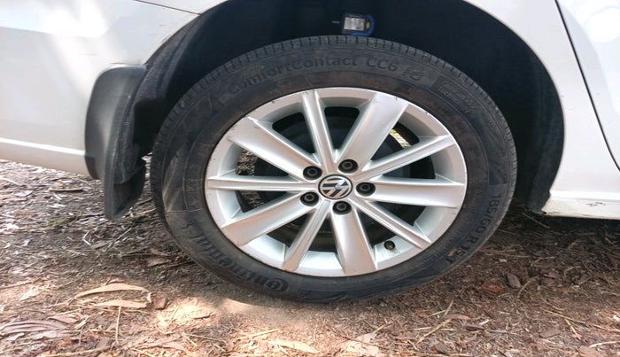 2017 Volkswagen Vento HIGHLINE DIESEL 1.5, Diesel, Manual, 1,76,097 km, tyre