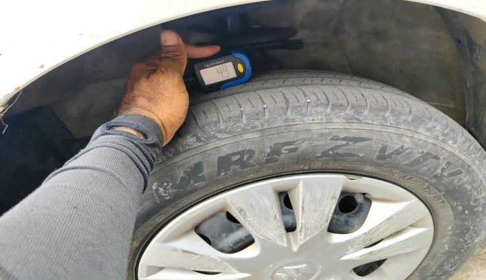 2010 Maruti Swift VXI, CNG, Manual, 1,65,989 km, tyre