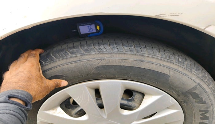 2010 Maruti Swift VXI, CNG, Manual, 1,65,989 km, tyre