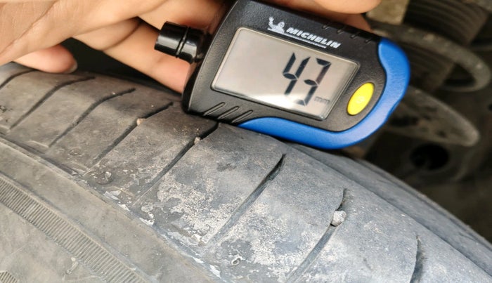 2021 Maruti Swift VXI, Petrol, Manual, 1,40,051 km, tyre