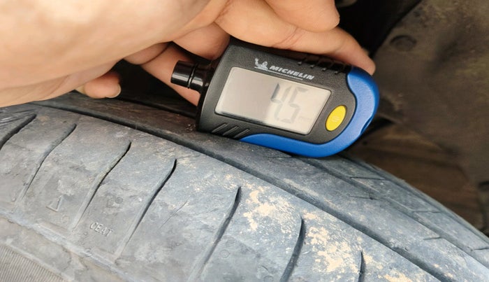 2021 Maruti Swift VXI, Petrol, Manual, 1,40,051 km, tyre