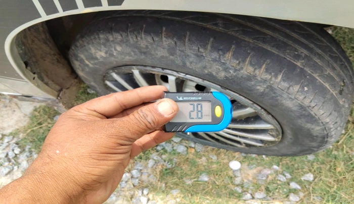 2016 Mahindra Kuv100 K4 D 6 STR, Diesel, Manual, 64,931 km, tyre