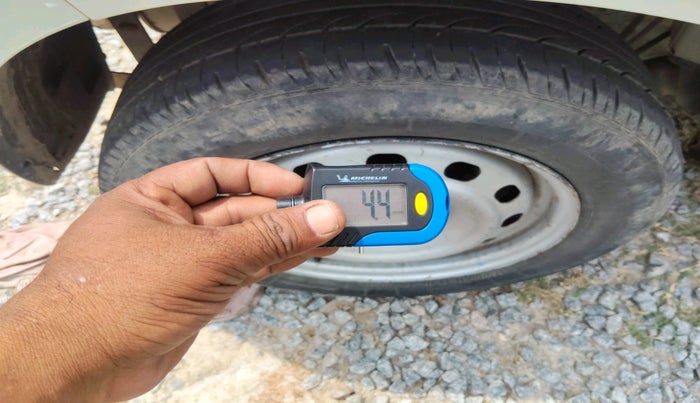 2016 Mahindra Kuv100 K4 D 6 STR, Diesel, Manual, 64,931 km, tyre