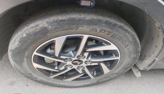 2023 Mahindra XUV400 EL 7.2 KW, Electric, Automatic, 33,252 km, tyre