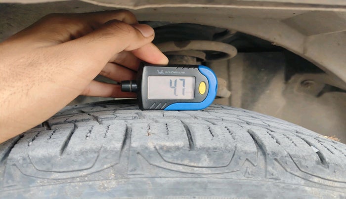 2016 Jeep Compass LONGITUDE (O) 2.0 DIESEL, Diesel, Manual, 1,21,779 km, tyre