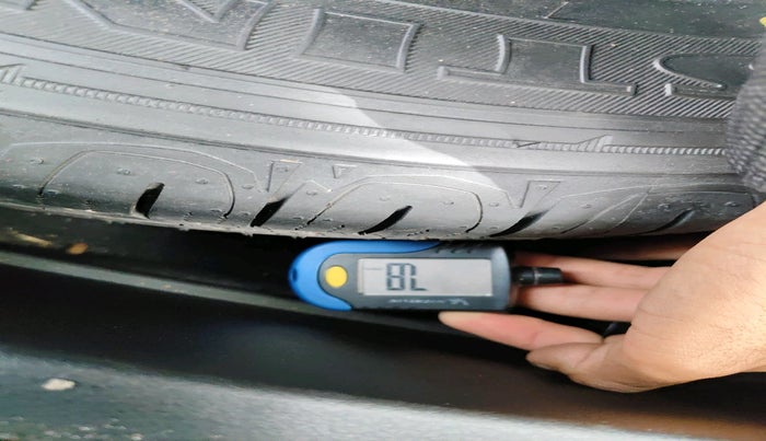 2016 Jeep Compass LONGITUDE (O) 2.0 DIESEL, Diesel, Manual, 1,21,779 km, tyre