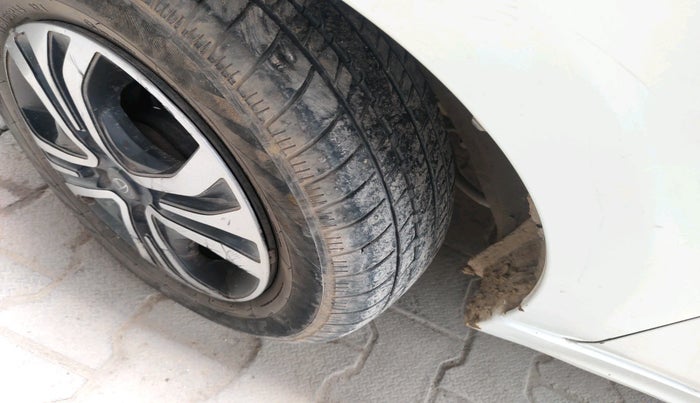 2024 Tata Tiago XTA PETROL, Petrol, Automatic, 19,675 km, tyre