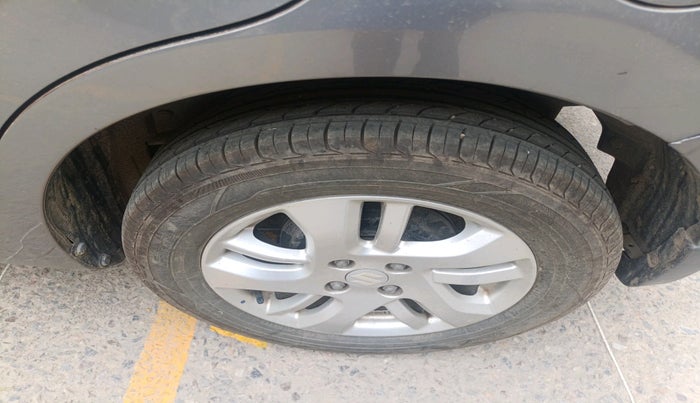 2012 Maruti Swift Dzire ZXI, Petrol, Manual, 93,389 km, tyre