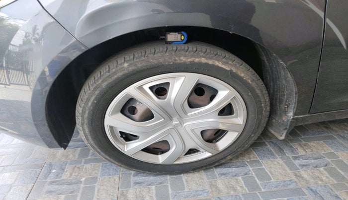 2020 Tata ALTROZ XT PETROL, Petrol, Manual, 33,175 km, tyre