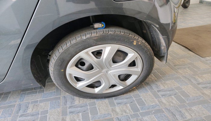 2020 Tata ALTROZ XT PETROL, Petrol, Manual, 33,175 km, tyre