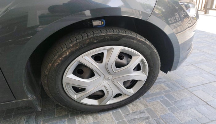 2020 Tata ALTROZ XT PETROL, Petrol, Manual, 33,175 km, tyre