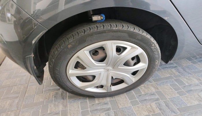 2020 Tata ALTROZ XT PETROL, Petrol, Manual, 33,175 km, tyre