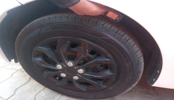 2016 Hyundai Xcent S 1.2, Petrol, Manual, 83,803 km, tyre