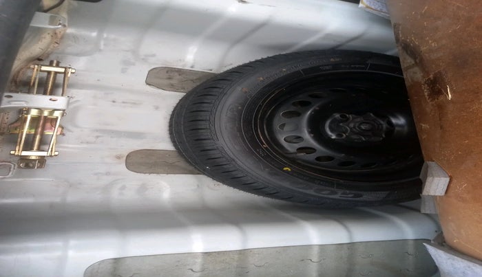 2016 Hyundai Xcent S 1.2, Petrol, Manual, 83,803 km, tyre