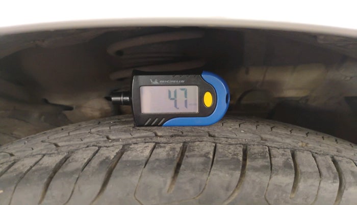 2013 Renault Scala RXL PETROL AT, Petrol, Automatic, 1,09,578 km, tyre