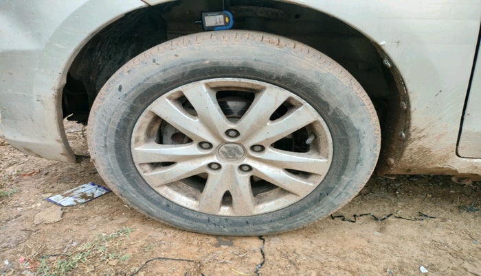 2015 Maruti Ertiga ZDI SHVS, Diesel, Manual, 2,11,037 km, tyre