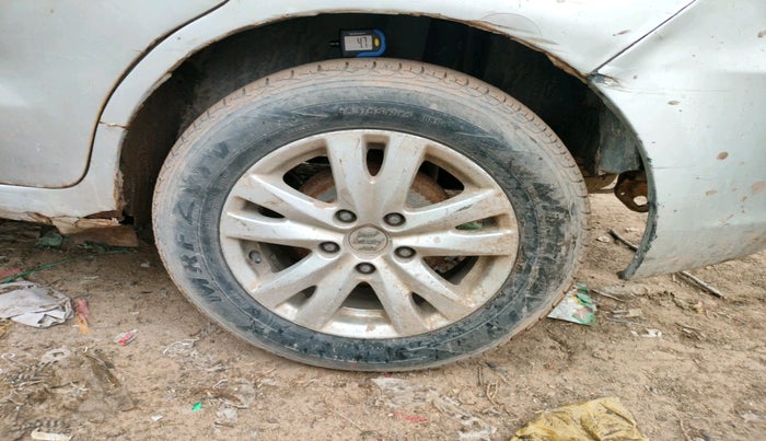 2015 Maruti Ertiga ZDI SHVS, Diesel, Manual, 2,11,037 km, tyre