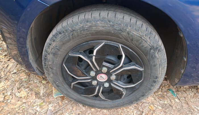2014 Maruti Swift VXI, Petrol, Manual, 1,69,901 km, tyre