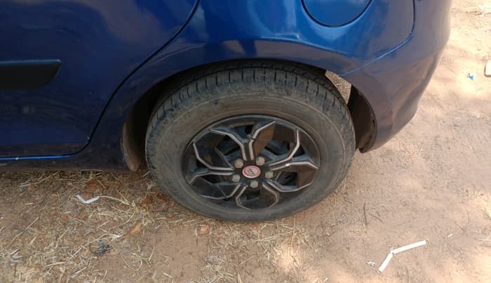 2014 Maruti Swift VXI, Petrol, Manual, 1,69,901 km, tyre