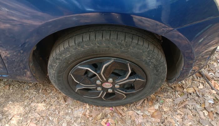 2014 Maruti Swift VXI, Petrol, Manual, 1,69,901 km, tyre