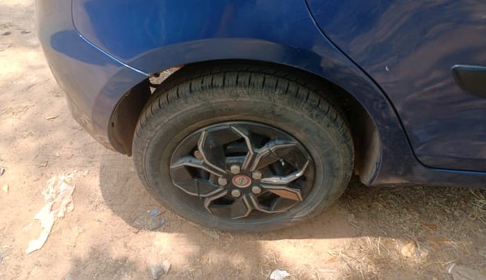2014 Maruti Swift VXI, Petrol, Manual, 1,69,901 km, tyre
