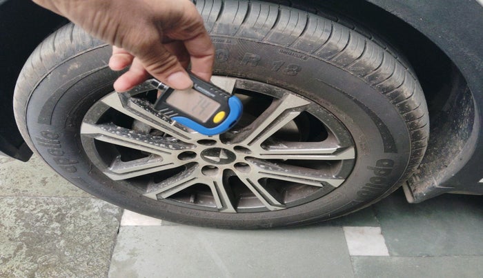 2024 Mahindra XUV700 AX 7 P AT 7 STR, Petrol, Automatic, 8,608 km, tyre