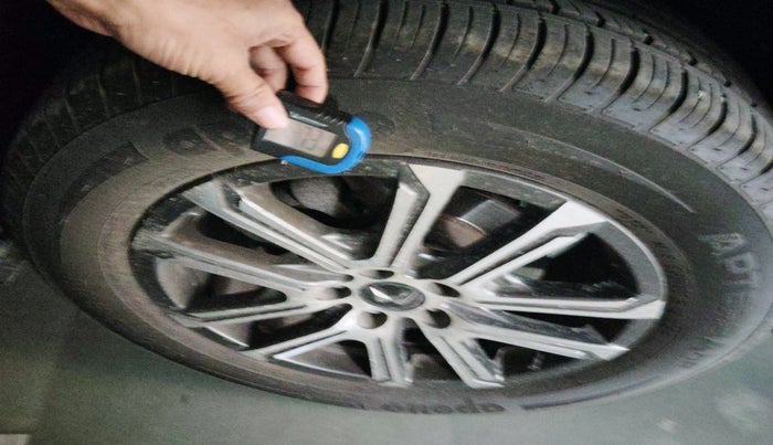 2024 Mahindra XUV700 AX 7 P AT 7 STR, Petrol, Automatic, 8,608 km, tyre