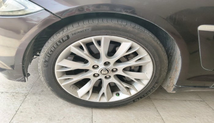 2012 Jaguar XF 3.0 DIESEL, Diesel, Automatic, 1,02,395 km, tyre