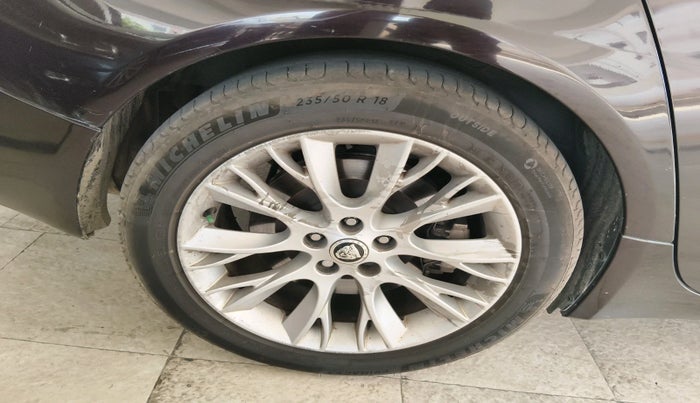 2012 Jaguar XF 3.0 DIESEL, Diesel, Automatic, 1,02,395 km, tyre