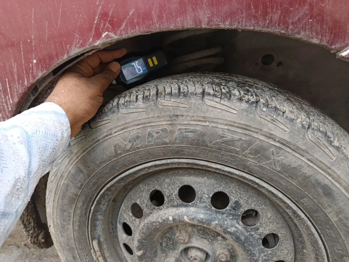 2011 Maruti Wagon R 1.0 VXI, CNG, Manual, 97,500 km, tyre