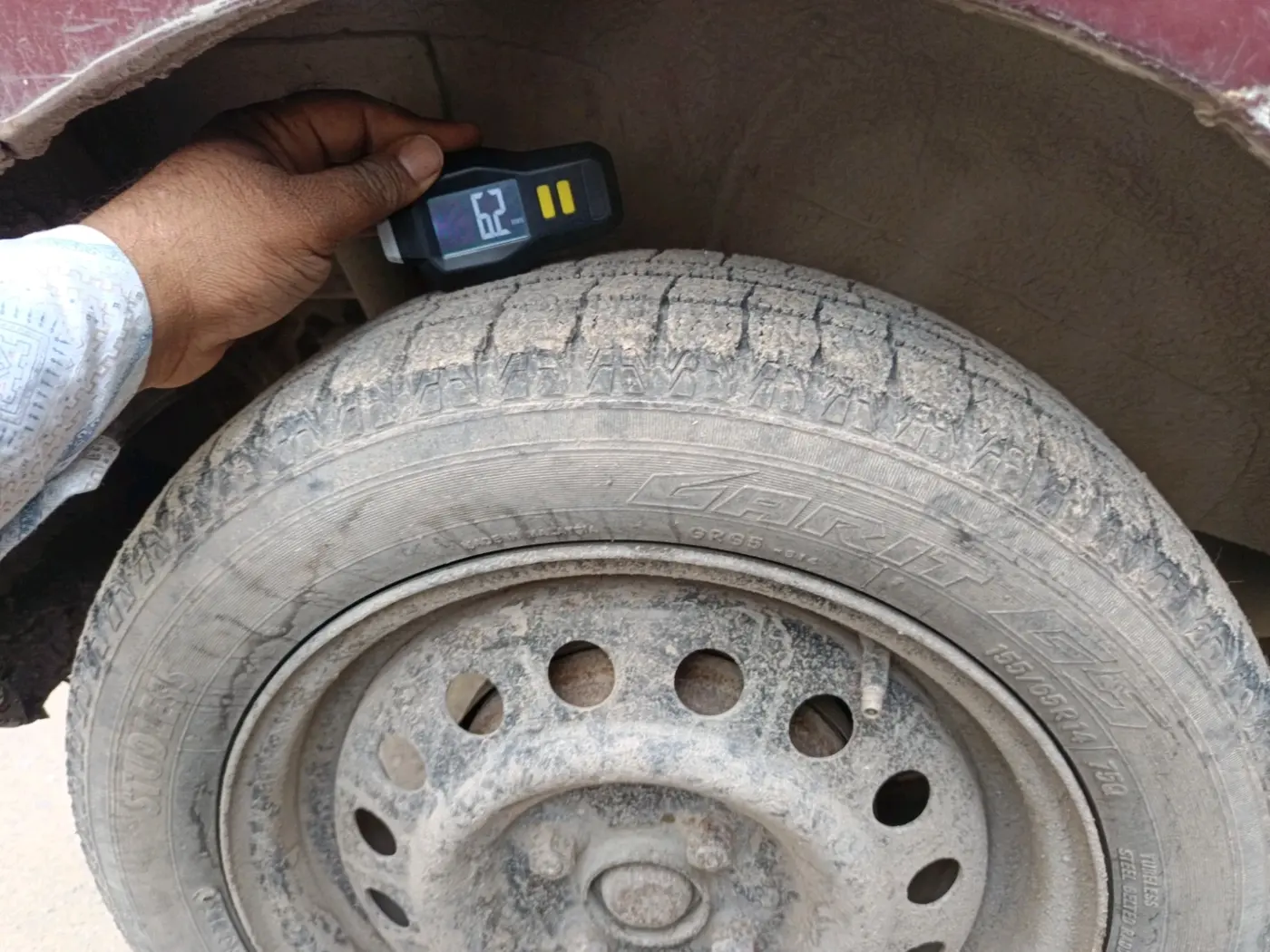 2011 Maruti Wagon R 1.0 VXI, CNG, Manual, 97,500 km, tyre