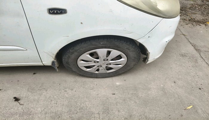 2011 Hyundai i10 ERA 1.1, CNG, Manual, 2,09,702 km, tyre