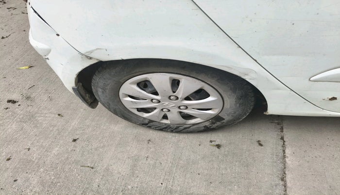 2011 Hyundai i10 ERA 1.1, CNG, Manual, 2,09,702 km, tyre