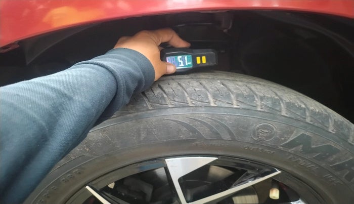 2014 Renault Duster RXL PETROL, Petrol, Manual, 79,651 km, tyre