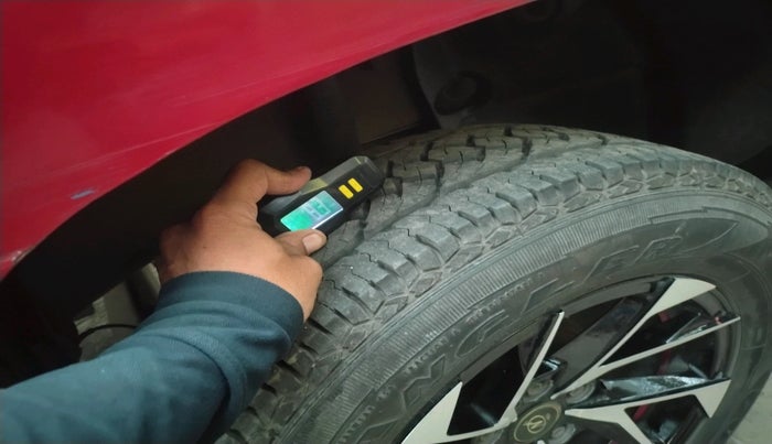 2014 Renault Duster RXL PETROL, Petrol, Manual, 79,651 km, tyre