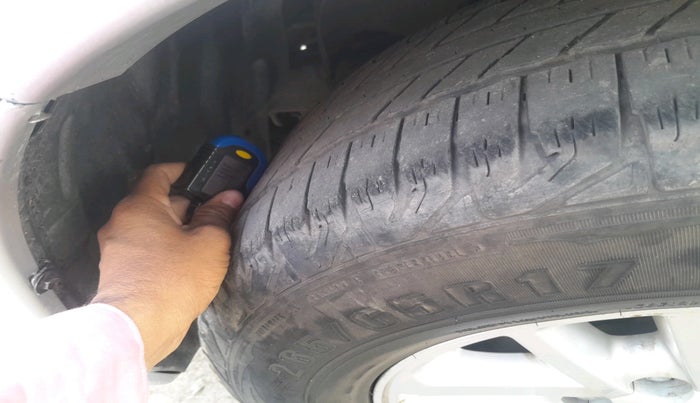 2012 Toyota Fortuner 3.0 4X2 AT, Diesel, Automatic, 2,17,783 km, tyre