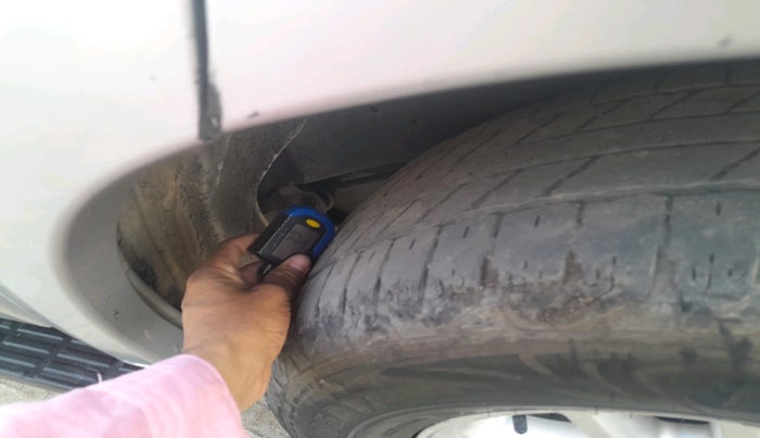 2012 Toyota Fortuner 3.0 4X2 AT, Diesel, Automatic, 2,17,783 km, tyre