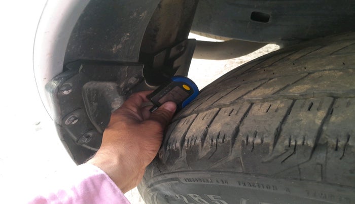 2012 Toyota Fortuner 3.0 4X2 AT, Diesel, Automatic, 2,17,783 km, tyre