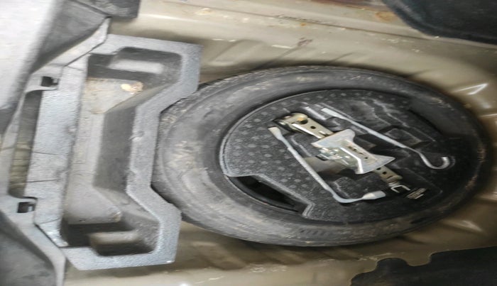 2015 Maruti Ciaz ZDI, Diesel, Manual, 79,502 km, tyre