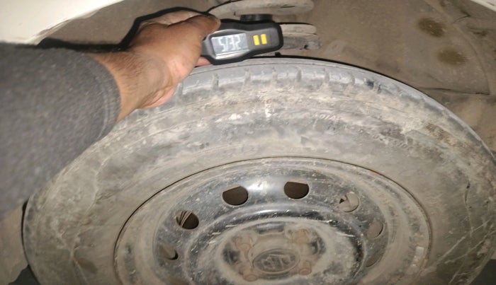 2011 Maruti Swift VXI, Petrol, Manual, 79,922 km, tyre