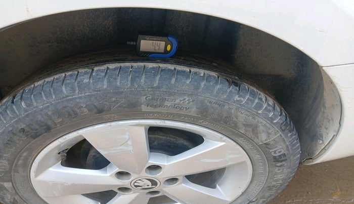 2015 Skoda Rapid AMBITION 1.5 TDI AT, Diesel, Automatic, 1,15,252 km, tyre