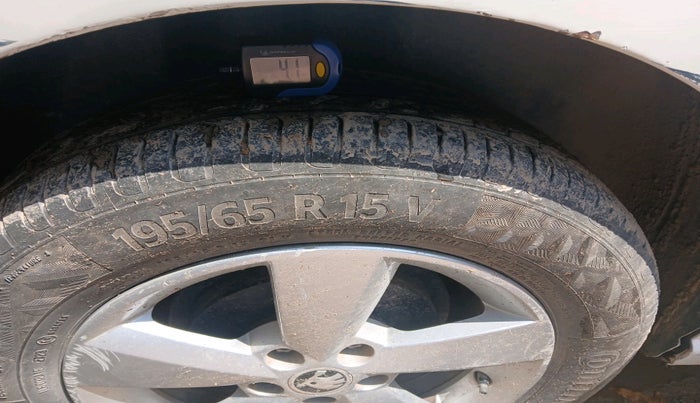 2015 Skoda Rapid AMBITION 1.5 TDI AT, Diesel, Automatic, 1,15,252 km, tyre