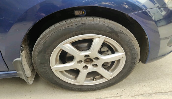 2013 Volkswagen Vento HIGHLINE DIESEL 1.6, Diesel, Manual, 2,97,389 km, tyre