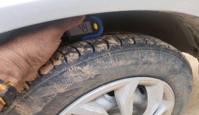 2017 Maruti Omni 5 STR, Petrol, Manual, 54,410 km, tyre