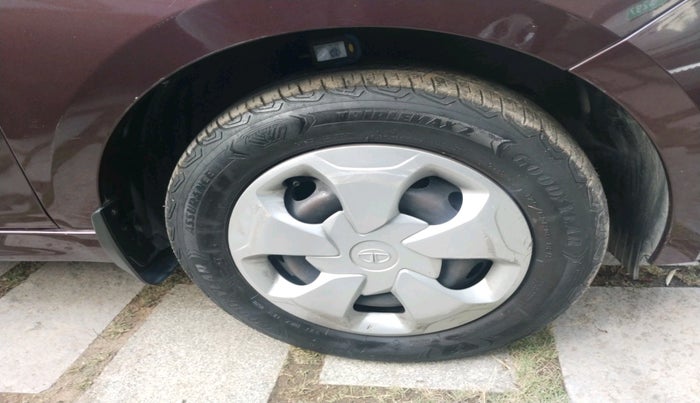 2020 Tata TIGOR XMA PETROL, Petrol, Automatic, 35,249 km, tyre