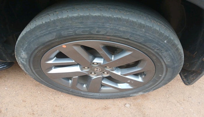 2021 Tata Safari XT, Diesel, Manual, 1,36,523 km, tyre