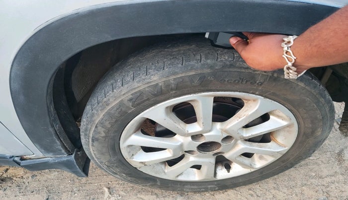 2017 Mahindra Kuv100 K8 6 STR, Petrol, Manual, 31,686 km, tyre