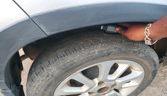 2017 Mahindra Kuv100 K8 6 STR, Petrol, Manual, 31,686 km, tyre