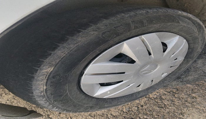 2017 Maruti Alto 800 VXI, Petrol, Manual, 1,27,385 km, tyre